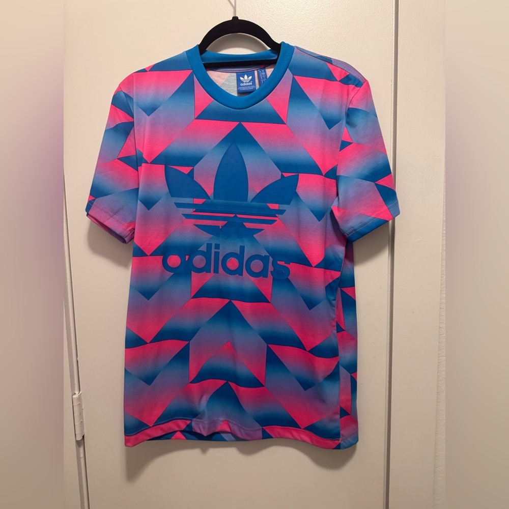Adidas Originals Men’s Small Vibrant Pink and Blue Jerry Style Shirt Sleeve Tee